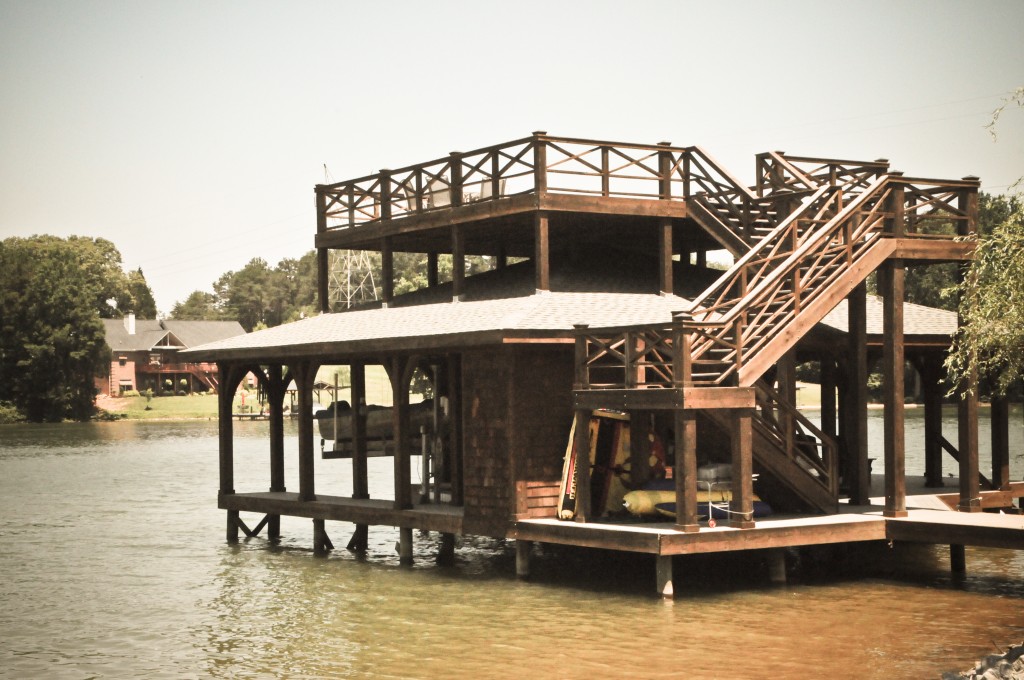 Sundeck dock in Knoxville with a single slip dock